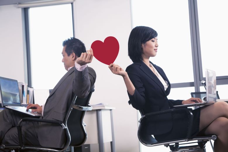 10 office romance tips